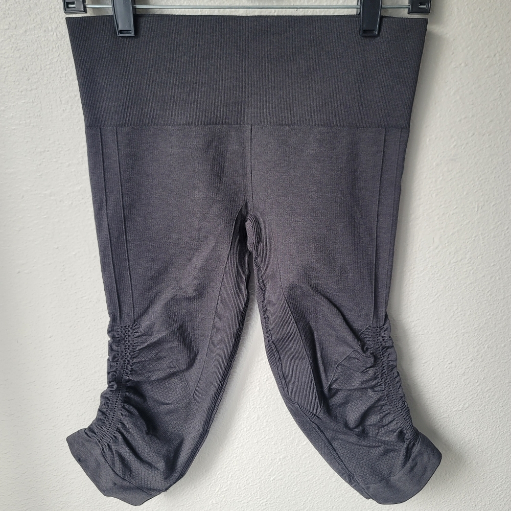 Lululemon In The Flow Crop Legging, Size 6, Color Heather Soot Light